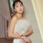 Serena Fang Instagram - 運動的的我充滿力量 換上小禮服展現女性的溫柔浪漫 女生就是要百變，不管在哪個階段都能展現光芒 勇往向前、迎接挑戰、實現自我、貢獻社群 也是40 under 40的精神 今年跟許多朋友相聚一起度過美好的夜晚 Thanks for having me @prestigetaiwan 謝謝邀請 @imjennycheng @boris.tsai Dress @c.h_wedding Makeup @huan2.studio 📷 @rockykao456