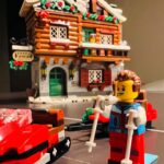 Serena Fang Instagram – 聖誕快樂🎄❄️🏕️✨🎁
上山烤火過節 暖暖的

樂高滑雪小屋也完成了！
期待明年去滑雪☃️

#christmasgifts #cute
 @legocertifiedstore_tw_msyaming 
#ootd @bsx_taiwan
