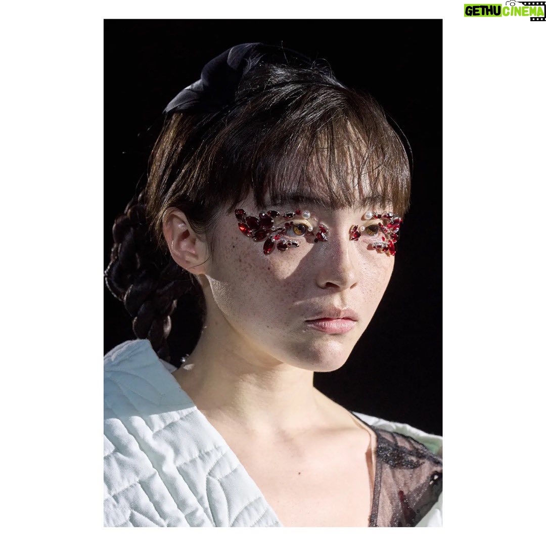 Serena Motola Instagram - Simone Rocha AW22 🦢✨💓