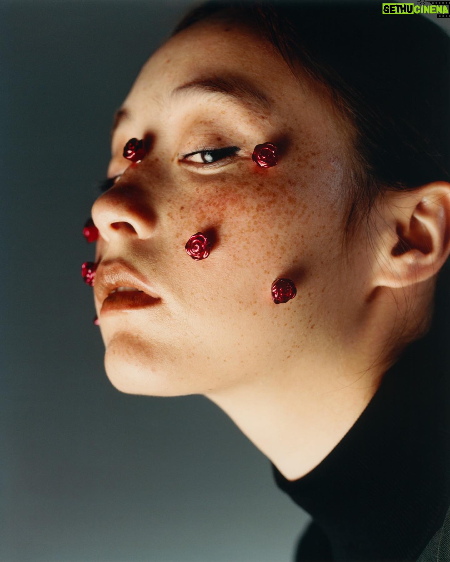 Serena Motola Instagram - MMAGPY🥀 @mmagpy Photographer Jason Zhang @jasonzhangweiming Producer polly @posvcr Art director 封瑞华 @feng.ruihua Casting Veda @vedashen1222 Makeup 迪克颖 @dikeying_ Hair Tang @tang.tt.tzr Stylist Namevarg @namevarg.ltd Stylist assistant:onyx、小绿