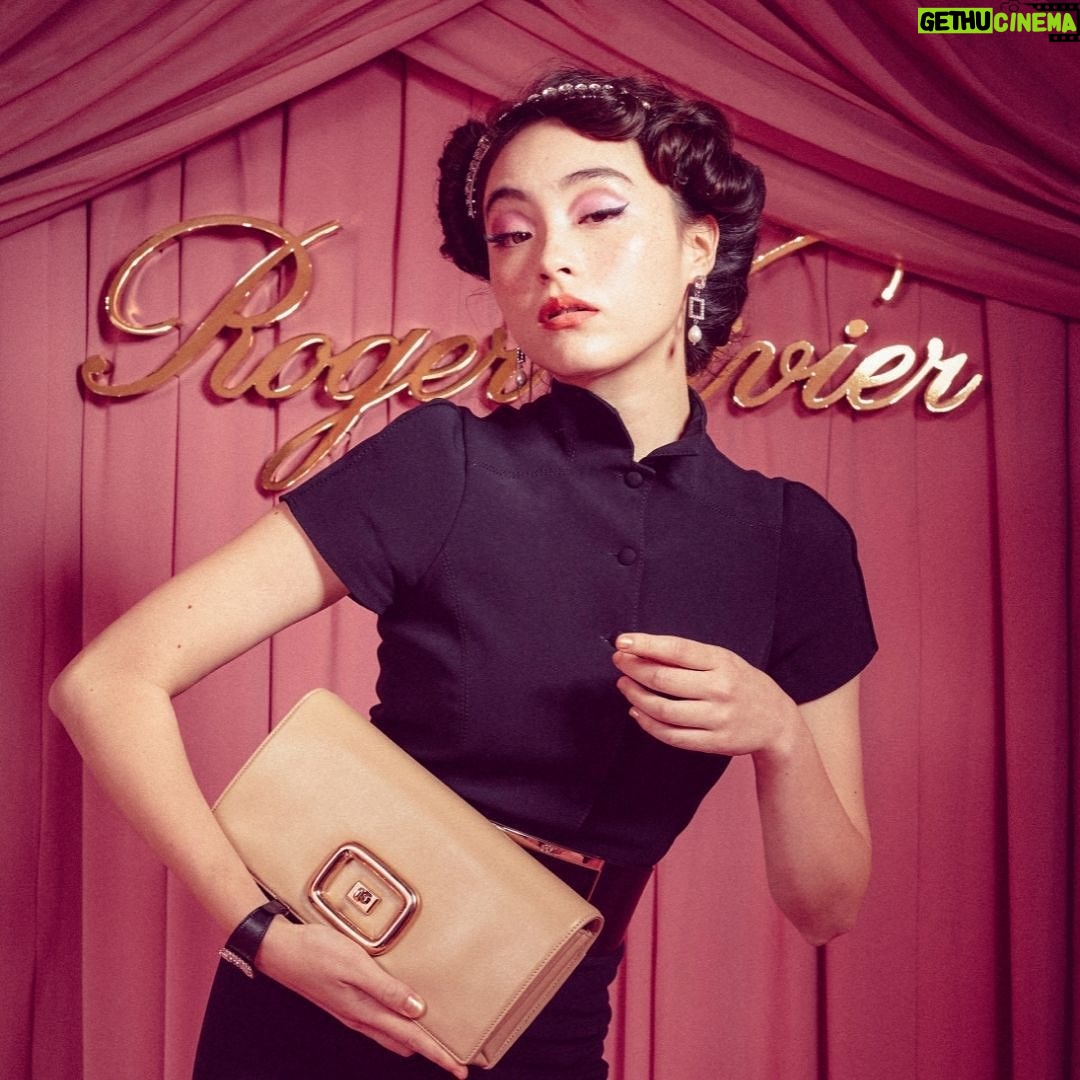 Serena Motola Instagram - Roger Vivier FW2021 Campaign for VIV CHOC bag and jewelry collection✨✨❤️ @rogervivier @gherardofelloni Creative Director and Producer : Diego Acaqui (Nami Creatives) Creative Director and Producer : Saila Kunikida (Nami Creatives) @saiknd @nami.creatives Director of Photography : Kateb Habib Assistant Director : Mariana Pisani Gaffer : Vince Paul Hair :Go Utsugi @gxxxxxo Make-up : Haruka Tazaki @harukadebeau Stylist/Wardrobe : Yoshiko Kishimoto @yoshico_kishimoto Cast : @crystalkayofficial @harrysugiyama @mademoiselle_yulia @yjymusic #平野レミ