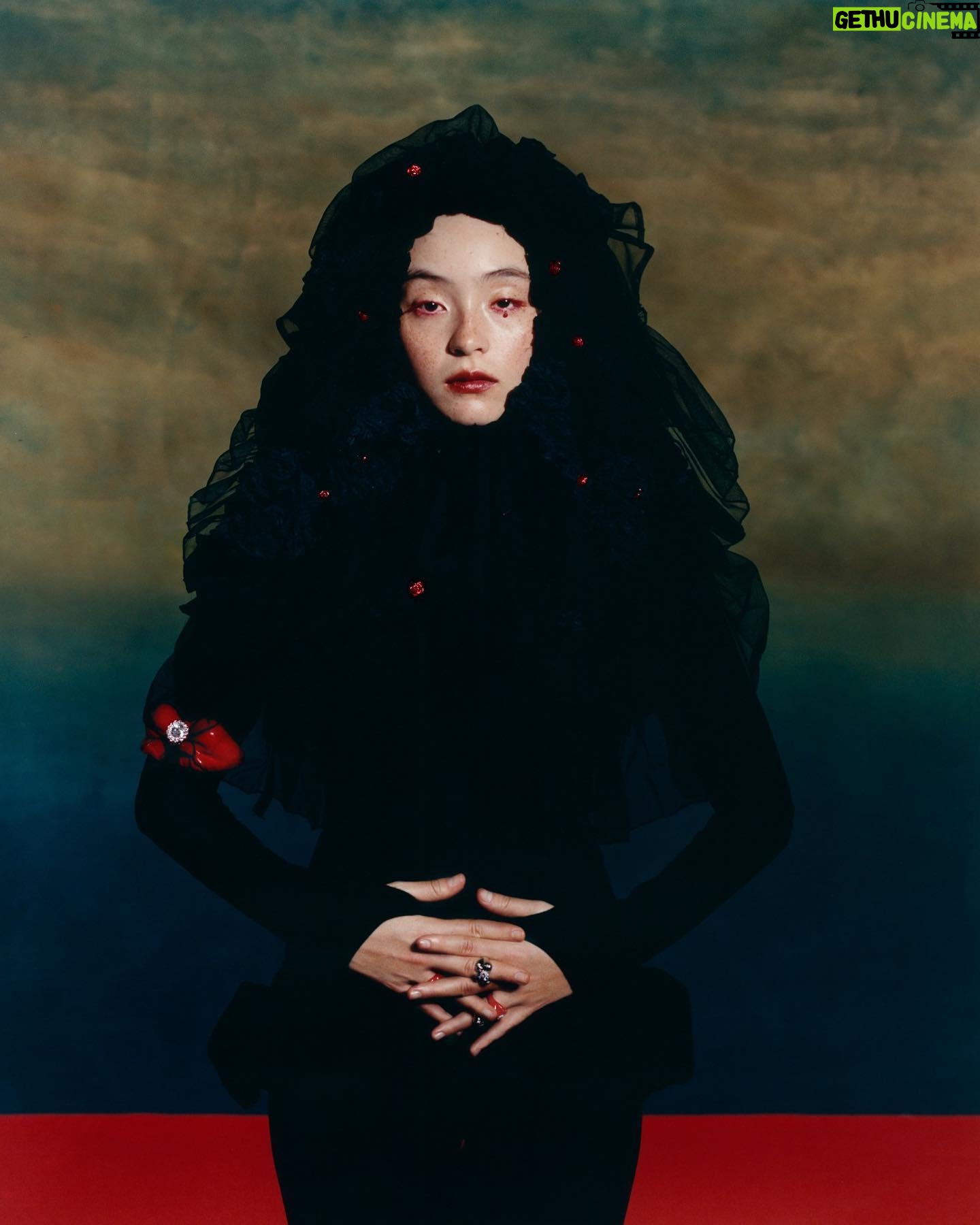 Serena Motola Instagram - MMAGPY🥀 @mmagpy Photographer Jason Zhang @jasonzhangweiming Producer polly @posvcr Art director 封瑞华 @feng.ruihua Casting Veda @vedashen1222 Makeup 迪克颖 @dikeying_ Hair Tang @tang.tt.tzr Stylist Namevarg @namevarg.ltd Stylist assistant:onyx、小绿