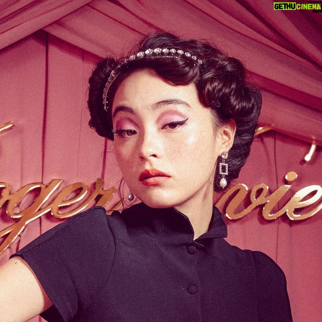 Serena Motola Instagram - Roger Vivier FW2021 Campaign for VIV CHOC bag and jewelry collection✨✨❤️ @rogervivier @gherardofelloni Creative Director and Producer : Diego Acaqui (Nami Creatives) Creative Director and Producer : Saila Kunikida (Nami Creatives) @saiknd @nami.creatives Director of Photography : Kateb Habib Assistant Director : Mariana Pisani Gaffer : Vince Paul Hair :Go Utsugi @gxxxxxo Make-up : Haruka Tazaki @harukadebeau Stylist/Wardrobe : Yoshiko Kishimoto @yoshico_kishimoto Cast : @crystalkayofficial @harrysugiyama @mademoiselle_yulia @yjymusic #平野レミ
