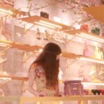 Serena Motola Instagram - Valentino 🌸💛 春を感じる店内で 春色のドレスとバックがとっても可愛かった♡ Valentino表参道店にてインスタレーション、3月25日(木)まで🌸 @maisonvalentino #valentinocollezionemilano