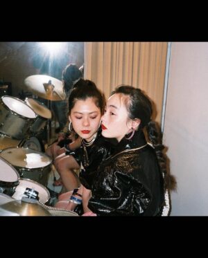 Serena Motola Instagram - CHANEL 2022/23秋冬　プレタポルテコレクション
今夜22:00〜

@chanelofficial 
#chanelfallwinter