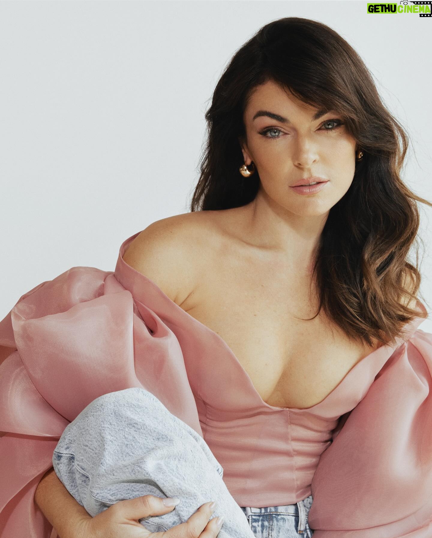 Serinda Swan Instagram - As the female lead in the second season of Amazon’s hit show @reacherprimevideo, which was just announced to have passed 1 billion minutes viewed in Season 2’s debut week, @serindaswan is having a moment. In addition to her acting, Swan also gives a lot of time to her company Blueprint, an education platform she co-founded that encourages students to actively engage in mental and emotional wellness. And, as she shared with us recently, her own wellness and self-care routine—both on and off the road—is also a top priority. Tap the link in bio for the full interview ✨ Written by: @liz.ritter Photography: @burkephotography Styling: @stylebysofiapopkova Make Up/ Hair: @marlenavonkazmier_mua Styling Asst: @aintsweetlikesuga @oxanamas Pink corset bodysuit: @charlesandron Jeans: @triarchy #serindaswan #actress #reacher #reacheronprime #nomakeupmakeup #nomakeuplook
