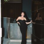 Serinda Swan Instagram - OSCARS Afterparty All glamour (albeit a little late) Shot by @aruti.ramela Dress @carolinaherrera Shoes @magdabutrym Clutch @jimmychoo Jewelry @alexisbittar @albrightfashionlibraryla Makeup @allison.giroday Big thank you to Adam and Omar 💋