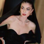 Serinda Swan Instagram - It’s a heil… half hood half veil #oscars afterparty hosted by the incredible Sir Elton John. Photography @aruti.ramela Wearing @carolinaherrera Earrings @alexisbittar @albrightfashionlibraryla Mua @allison.giroday