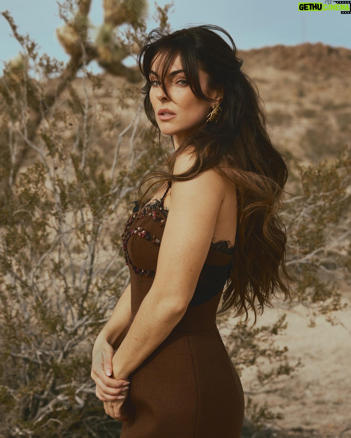 Serinda Swan Instagram - What a wicked thing… (When the team is so good that these are the outtakes from our shoot 🏜️) Photographer: Valerie Burke @burkephotography Stylist: Sofia Popkova @iamsofiapopkova @stylebysofiapopkova Make Up: Marlena Von Kazmier @marlenavonkazmier_mua Hair: Olya Romanenko @o.r.hair Styling Assist: Anastasia Buriak @aintsweetlikesuga & Oksana Masalyko @oxanamas Wearing Dress: Fashiondrug by Anahit @fashiondrug_by_anahit - @pr_solo Leggings: Kristina K @kristinakofficial -@pr_solo Heels: KAUD @kaudofficial - @tata_la Earrings: Tata-la.com @tata_la #fashionphotography #serindaswan