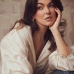 Serinda Swan Instagram - “It was a year of pushing past a bad belief system that I wasn’t good enough. Then in about a year, I started booking some great roles.” ❤️ LINK IN BIO Photography by @ace_creativestudio for @roseandivyjournal Wearing vintage @oscardelarenta Suit and top @jcrew Hair @patrickkylehair Makeup @jentioseco