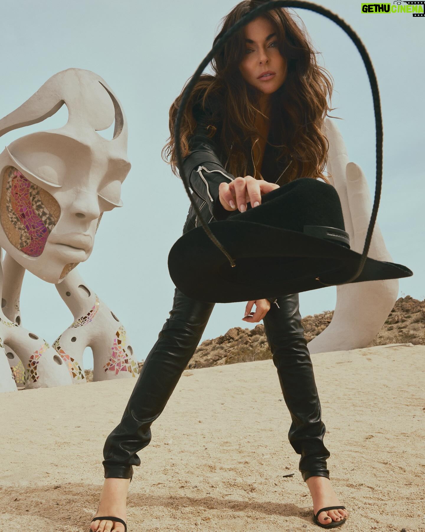 Serinda Swan Instagram - Exclusive for @ladygunn Photography: Valarie Burke @burkephotography Stylist: Sofia Popkova @iamsofiapopkova @stylebysofiapopkova Make Up: Marlena Von Kazmier @marlenavonkazmier_mua Hair: Olya Romanenko @o.r.hair Styling Assist: Anastasia Buriak @aintsweetlikesuga & Oksana Masalyko @oxanamas