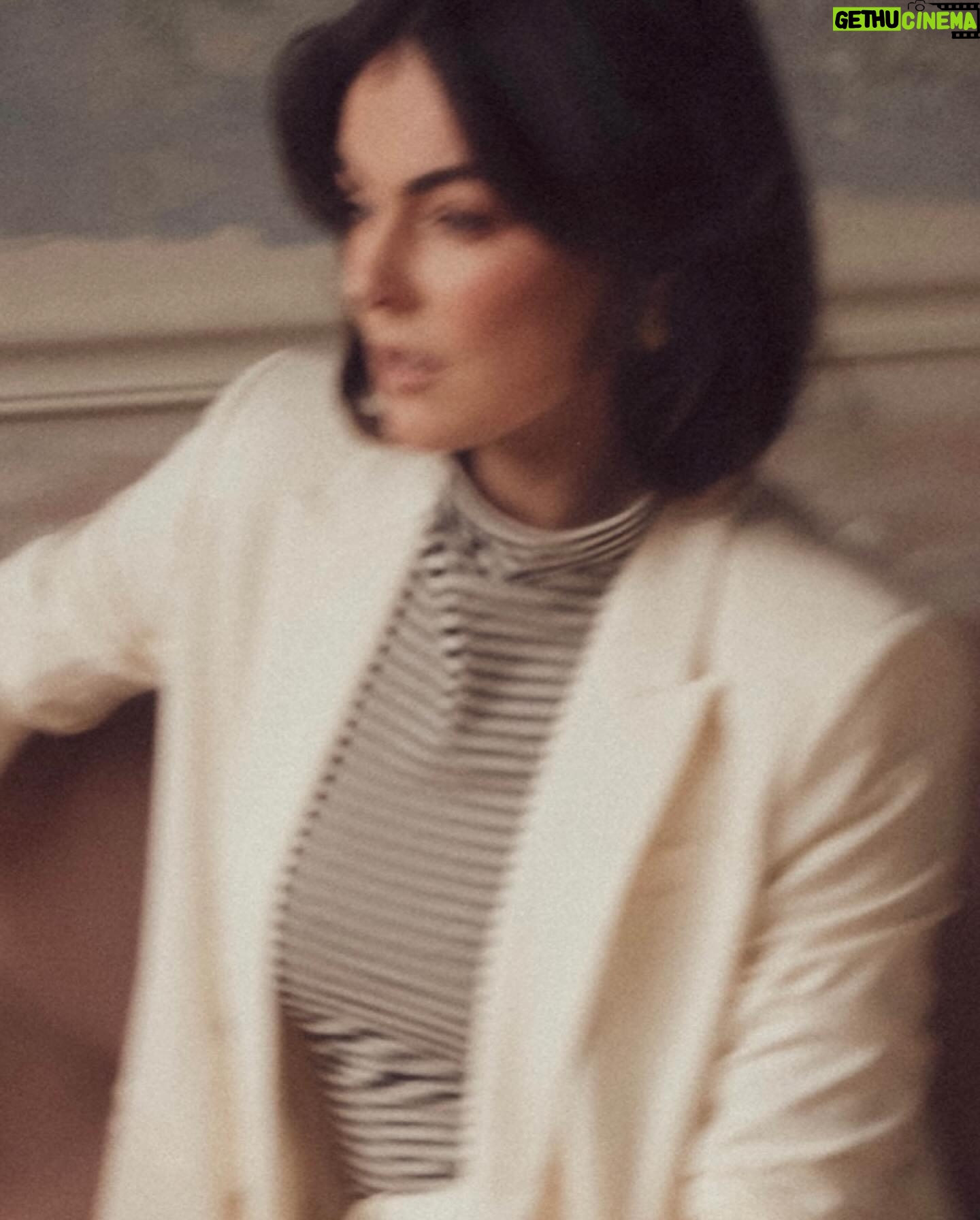 Serinda Swan Instagram - “It was a year of pushing past a bad belief system that I wasn’t good enough. Then in about a year, I started booking some great roles.” ❤️ LINK IN BIO Photography by @ace_creativestudio for @roseandivyjournal Wearing vintage @oscardelarenta Suit and top @jcrew Hair @patrickkylehair Makeup @jentioseco