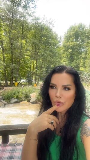 Serpil Çakmaklı Instagram - Doğa ile yaşanan aşk bir başka arkadaşlar sağlığımız huzurumuz sevdiklerimiz olsun olsun yeter #serpilçakmaklı #huzur #mutluluk #tatil #cumartesi #almanya #fransa #amerika #rusya #istanbul #antalya #bodrum #izmir #eskişehir #reelsinstagram #reelsreceitas #realmadrid #reailty #seyahat #mola#isviçre  #avusturya #azerbaycan#dubai🇦🇪#real#mutlupazarlar i#gün#hayat