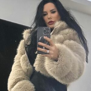 Serpil Çakmaklı Instagram - Hikayede kalmasın dedim .Herkese hayırlı bereketli huzur içersinde geçirilen bir ramazan diliyorum .Mübarek ramazan ayının vatanımıza milletimize ve bütün islam alemine güzellik getirmesini temenni ediyorum .Savaşlar sona ersin .Rabbim oruçlarınızı dualarınızı kabul etsin kıymetlilerim🙏❤️#serpilçakmaklı #giydimgidiyornisantasi #ramazan #instgram #moda #mutlupazarlar #modafashion #moda #ayakkabı #sinema