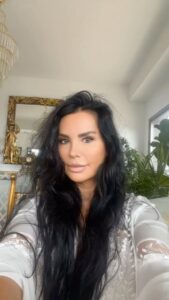 Actress Serpil Çakmaklı HD Instagram Photos and Wallpapers January 2024