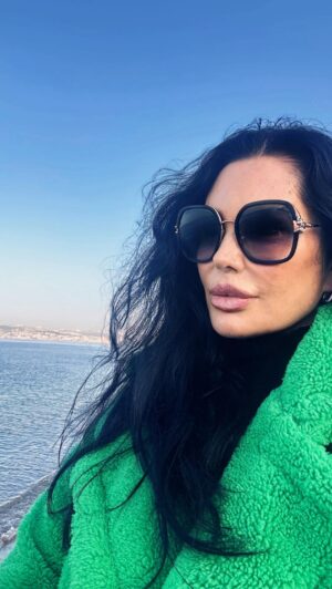 Serpil Çakmaklı Instagram - Kimsenin cenneti yokki seni cennetine koysun.🥰Sen asıl cennetin sahibine bak .Hayat öyle bir sırki önce şükür sonra sabır sonrada kendine inanmak gerek .#serpilçakmaklı#mutluhaftasonları #reelsinstagram#mutlupazarlar #günaydın #keşfett#mutluhaftalar #reelsvideos#reels#candanerçetin #hakanpeker #emelsayın