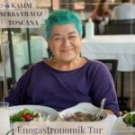 Serra Yılmaz Instagram - 15 kişinin katılımı ile sınırlı olan bu turumuzda @serrafine ile Toscana'nın kalbi Chianti bölgesinde çok şık bir Agriturismo 'da konaklayacak, yerel mutfağı ve 0 km ürünleri Citta Slow kasabalarında tadacağiz. Birgün çiftçi mutfağında en eski reçeteler ve kendi ürettikleri malzemelerle yaptıkları yemekleri yiyecek diğer gün Michelin yıldızlı restauranta gideceğiz. Trattorialar, zeytin hasadı ve yağ tadımı, bölgenin başarılı önologları ile şarap tadimlari ve Netflix Chef's Table 'da hikayesini anlatan ünlü İtalyan şefin mutfağını da dahil ettiğimiz bu çok renkli programın detaylarını öğrenmek ve ön kayıt için: 💌 info@pianopianotoscana.com adresine mail atabilirsiniz. #pianopianotoscana #serrayilmaz #toskanaturu
