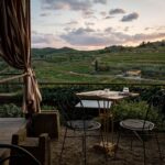 Serra Yılmaz Instagram – Evet yeni bir Piano Piano Toscana turumuz başlıyor çok yakında, yine güzelim Toscana’nın enfes şaraplarının üretildiği Chianti bölgesinde gezeceğiz tozacağız, güzel yemekler yiyip, şarkılar söyleyerek keyif yapacağız ve de en hoşu Toscana’da çekilmiş filmlerin izini süreceğiz. Bir iki tane odamız boşaldı eğer içinizde “Tüh nasıl kaçırdım bu turu?!” diyen sinefil gezgin varsa, bekleriz…
@pianopianotoscana profilinde tüm ayrıntıları bulabilirsiniz.
#bellatoscana #chianti #pianopianotoscana #toskanadansevgilerle #italyanfilmleri