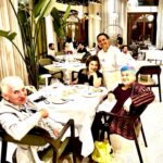 Serra Yılmaz Instagram – Uzun bir yaz geçirdim Türkiye’de, yaşarken post yazıp yayınlamakta hep zorlanıyorum ama sevdiğim, sevmeye devam ettiğim ya da yeni CG keşfettiğim yerleri de paylaşmak istiyorum. Seraf’ı İnstagram da keşfettim çok merak edip taaa Mahmutbey’e gittim ve bulduğum yemek ve insan kalitesi o kadar yüksekti ki, müdavimi oldum tüm uzaklığına rağmen. Vadi Seraf’ın açılmasını dört gözle bekledim ve mekanı yakın olmamakla birlikte yine çok sevdim ve sürekli gider oldum, eşimi dostumu güvenle götürdüm. Her gidişimizde inanılmaz bir lezzet, yeni tatlar, Doğan Bey’in ve Sinem’in misafirperverliği bizi çok mutlu etti. Tek tek yemeklere değinirsem işin içinden çıkamayız. Umarım yolunuz düşer damağınız şenlenir. 
🇮🇹oggi vi vorrei consigliare un ristorante dei miei preferiti in assoluto a Istanbul. Si tratta di cucina regionale, hanno due locali io vi consiglierei quello più vicino dal centro: Vadi Seraf. Vi assicuro che sarà una festa per il vostro palato. E non dimenticare che è tutto fatto a mano uno per uno. @serafvadi @serafmahmutbey @sinemozler @dgnyildrm @sabiha.apaydin #michelin #serafrestaurant #cucinaturca #cucinaturcaregionale #cucinaautentica #reklam #davet