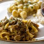 Serra Yılmaz Instagram – Ve beklenen turlardan biri daha sitede online ✨

@serrafine ile  sonbaharda yaptığımız enogastronomik Toscana gezisinden sonra şimdi de ilkbaharda Toscana’nın en güzel şehirlerinden Siena, San Gimignano, Lucca ve Floransa’yı geziyoruz. 

Gezerken Lucca’da antika pazarına Floransa’da operaya gidiyoruz. 

Birbirinden lezzetli yemekler ve şaraplarla her gün yeni yerler keşfedeceğimiz bu turun tüm detaylarını internet sitemizde bulabilirsiniz. 
 @pianopianotoscana  sayfasından linke tıklayabilirsiniz.

www.pianopianotoscana.com

#serrayılmaziletoskana 
#pianopianotoscana 
#toskanadansevgilerle