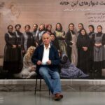 Setare Eskandari Instagram - برای هشتادو سومین سال تولدتان : « در این روزگار تلخ گزنده، در این روزهای شمع‌های روشن به یاد رفته‌ها، تولد شما نشان از برندگی نور است بر تاریکی که همیشه گفته‌اید زندگی بر مرگ پیروز است. زیبایی بر زشتی، خیال و رویا بر واقعیت. تولدتان دنیا را زیباتر می‌کند، اندیشه را بارورتر و عشق را جاری‌تر، تولدتان رنگ بر جهان خاکستری می‌پاشد. فصل از پی فصل. “پشت دیوارهای این خانه”، یادگاری است از آنچه به ما آموختید، تجربه شیرین گروه خانه برناردا آلبا که راهبرش شما بودید و هنوز که هنوز است خانه تئاتر را روشن نگاه می‌دارد، خانه‌ای که برای ما چراغش همیشه در دستان شماست. تولدتان مبارک این سرزمین است و برما که شاگردان همیشه شما هستیم. در این میان سپاسگزار همراهانی هستیم که یاری‌مان کردند تا این مراسم را برگزار کنیم.٫ #دکتر_علی_رفیعی @leila.jafariiii @farzinshekari @farzam.shekari @minoofallahi #ستاره_اسكندرى