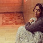 Setare Eskandari Instagram – خرداد كه مى شود ، حادثه اغاز مى شود ، تاريخ مى تپد ..به انتظار نشسته ام  تا زندانى نباشد در جغرافياى ِ گره خورده امان با يكديگر
عكس را بهروز هداوند عزيز برداشت از نيره دندون طلا
 #پوريا_نوري