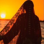 Setare Eskandari Instagram - «چیزی بگو که من بدونم این جنگ‌ها برای من فتحی داره یا نه؟» تازه‌ترین تیزر «خورشید آن ماه» منتشر شد تازه ترین تیزر فیلم سینمایی «خورشید آن ماه» نخستین ساخته سینمایی ستاره اسکندری منتشر شد. این فیلم سینمایی که از ۲۲ آذر بر پرده رفته است، همراه با ماشین خیمه شب بازی در سینما سیار در سیستان و بلوچستان به صورت رایگان اکران می‌شود. ‌ همچنین تمام عواید فروش «خورشید آن ماه» صرف ساخت یک مرکز فرهنگی در بلوچستان خواهد شد. ‌ ساخت تیزر: شاهین سبزروان #خورشید_آن_ماه
