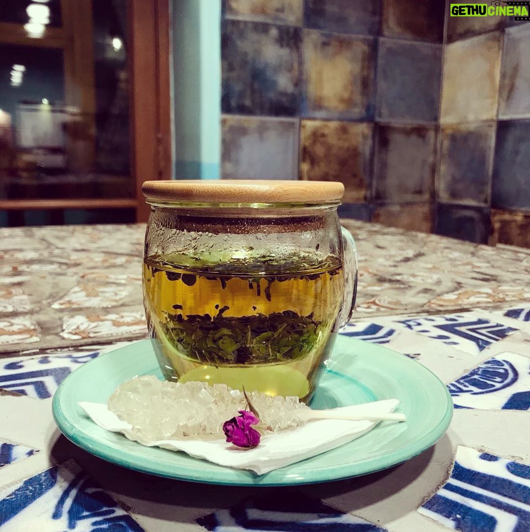 Setare Eskandari - 7K Likes - دوستان عزيزم ...اينجا خانه فرهنگ وهنر "مانا" است ..خانه اى براى گفتگو .. ديدن ..شنيدن ..خانه اى براى دور هم بودن ... با طعمِ گذشته ..دعوتتان مى كنم به بودن 🍃🍃🍃🍃🌹🍃🍃🍃🍃بلواركشاورز خ وصال كوچه شاهد پ٦