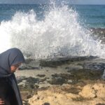 Setare Eskandari Instagram – مانای من  در خویش دوره نگرد، بیرون از تو جهان تاب ندارد … انتظار ٫تنها شش حرف ِ از هم پاشیده است،دیگر دریا هم چرک دلت راچاره نمی کند 
#خلیج_فارس  و ابهای نیلگونش
#رضامولایی لحظه را ثبت کرد