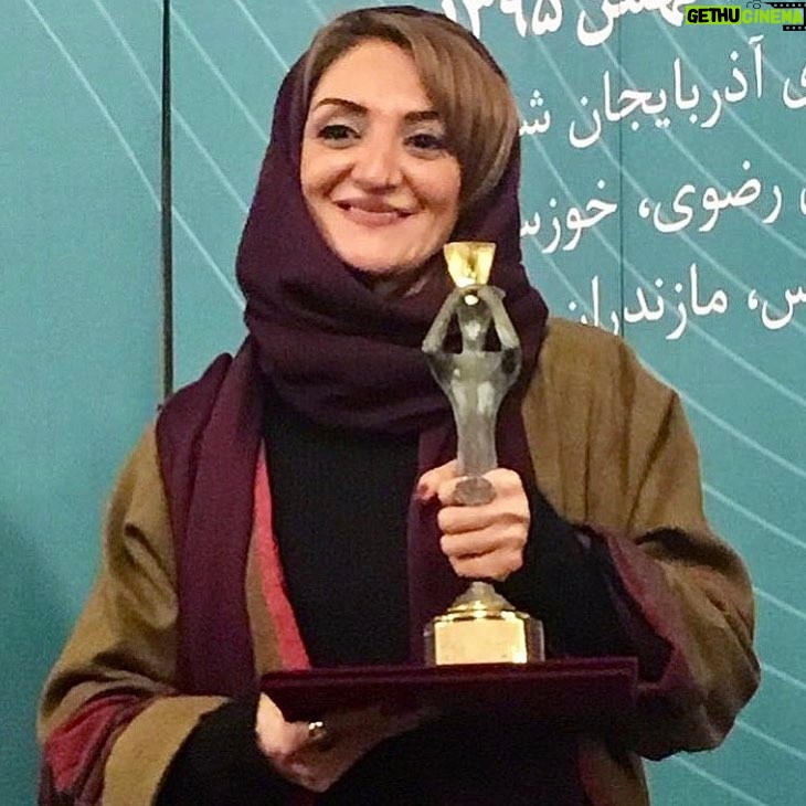 Setare Eskandari - 5.8K Likes - سارا جانم خواهرجان .. مبارك باشد تنديس ساليان كار و كوشش و خلاقيتت بر صحنه تئاتر .. دستانت را به مهر مى فشرم كه خالق شخصيت ها شدند بر صحنه .. بودنت ، ماندنت . افتخار ماست