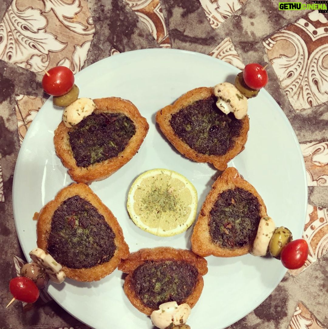 Setare Eskandari - 7K Likes - دوستان عزيزم ...اينجا خانه فرهنگ وهنر "مانا" است ..خانه اى براى گفتگو .. ديدن ..شنيدن ..خانه اى براى دور هم بودن ... با طعمِ گذشته ..دعوتتان مى كنم به بودن 🍃🍃🍃🍃🌹🍃🍃🍃🍃بلواركشاورز خ وصال كوچه شاهد پ٦