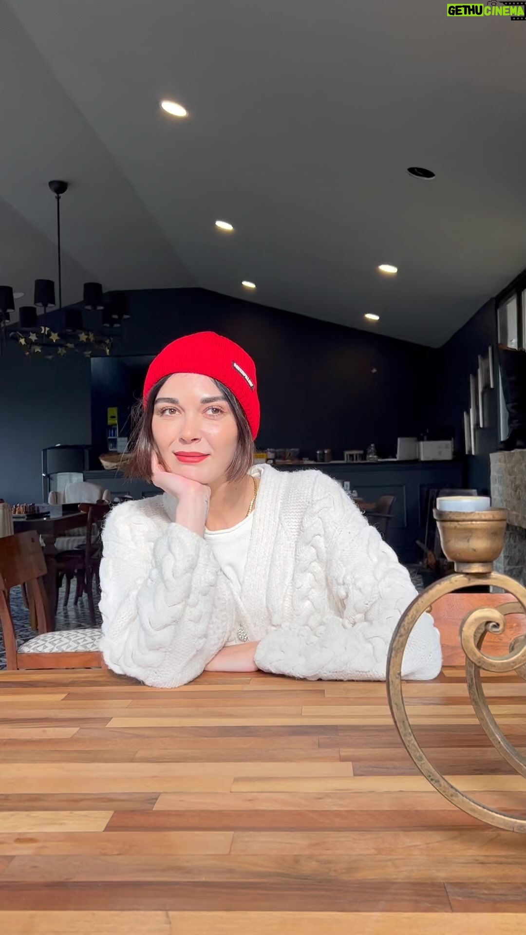 Sevcan Yaşar Instagram - Güzel şeyler hayatıma geliyor güzel şeyler hayatıma geliyor gü... 🎄🧑🎄