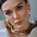 Sevcan Yaşar Instagram - ❤️ Röportaj: @aysecaglakucuk @serayyazicioglu Fotoğraf: @okanaysalar Creative Director: @eeceylemm Styling: @sanarangrazz Make up: @elcintzcn Hair: @sabitakkaya/ Halit Nas Retouch: @atamandervisoglu Pr: @bgpragency @begkilic @nureriskuran Menajerlik: @buketkahramantm