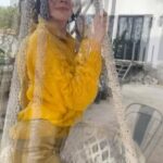Sevcan Yaşar Instagram – Eğer bu da değilse ne ?! Ne? 😝🐡 #yellowisthenewblack #btw💛