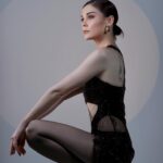 Sevcan Yaşar Instagram - 🦢🦢🦢 Röportaj: @aysecaglakucuk @serayyazicioglu Fotoğraf: @okanaysalar Creative Director: @eeceylemm Styling: @sanarangrazz Make up: @elcintzcn Hair: @sabitakkaya/ Halit Nas Retouch: @atamandervisoglu Pr: @bgpragency @begkilic @nureriskuran Menajerlik: @buketkahramantm
