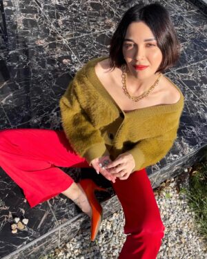 Sevcan Yaşar Instagram - Hiçkimse:
Babaannem: Biz çocukken beş taş oynardık 💎🧚🏻‍♀️💎🪷