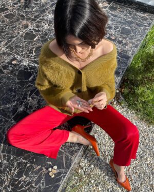 Sevcan Yaşar Instagram - Hiçkimse:
Babaannem: Biz çocukken beş taş oynardık 💎🧚🏻‍♀️💎🪷