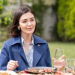 Sevcan Yaşar Instagram - Bugün @dizikirlisepeti olduğunu bilmiyor olamazsınız! 😎🫶🏻🦢 20.00 da @nowtvturkiye da✔️ @medyapimresmi 🌸Elma suyu?
