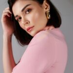 Sevcan Yaşar Instagram - 📸 @okanaysalar @detaycek 👗 @sanarangrazz 💄 @elcintzcn 🏘️ @buketkahramantm @eeceylemm @berkaykahraman @buketkahraman @eliforgun Stüdyo : @elmarazimli Backstage : @nahid_abbaszade 🌸🦢🤍