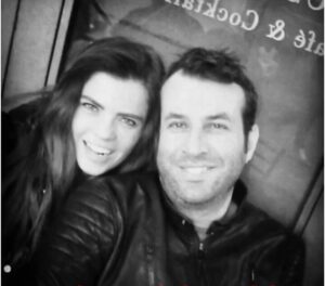 Sevil Uyar Instagram - İyi ki doğdun,Nice güzel yıllara beraber herşeyim,can yoldaşım,kıymetlim takım arkadaşım seni seviyorum.#sevlev ♥️🌹🎈🎉🎊🎁