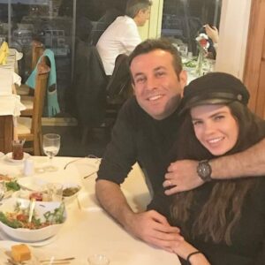 Sevil Uyar Instagram - İyi ki doğdun,Nice güzel yıllara beraber herşeyim,can yoldaşım,kıymetlim takım arkadaşım seni seviyorum.#sevlev ♥️🌹🎈🎉🎊🎁