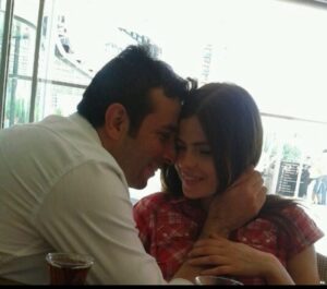 Sevil Uyar Instagram - İyi ki doğdun,Nice güzel yıllara beraber herşeyim,can yoldaşım,kıymetlim takım arkadaşım seni seviyorum.#sevlev ♥️🌹🎈🎉🎊🎁