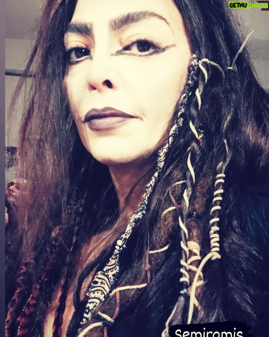 Sevil Akı Saner - 1.2K Likes - "İnsanlar ölünce kıyamet kopmuyor,insanlar bir ölünün yanından öylece geçip gitmeye başlayınca kıyamet kopuyor."#çemberinanası #semiramis #babil @burcakcollu #tiyatro #tiyatroaşktır #tiyatroiyileştirir @kumbaraci50