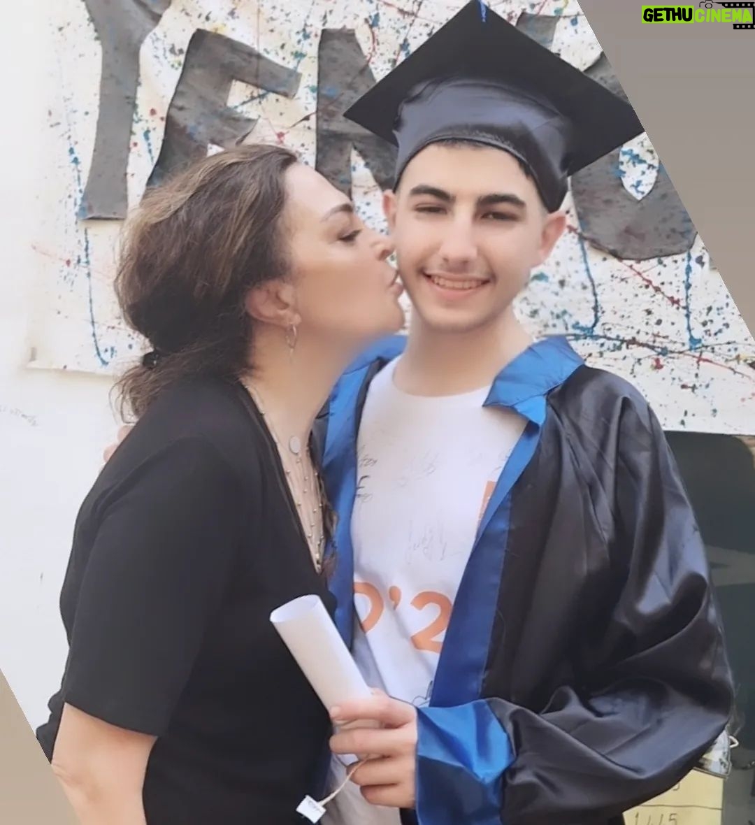 Sevil Akı Saner Instagram - Kalbinizdeki güzelliği büyütün ...en çok buna ihtiyacımız var .Şu an yüreğinizde atan fırtına hep güzelliklere yelken açsın ...Yeni yolculuklara ...Tüm çocuklarımızın ayağı taşa değmesin ,yolu açık olsun ...❤️🧿@cn_saner