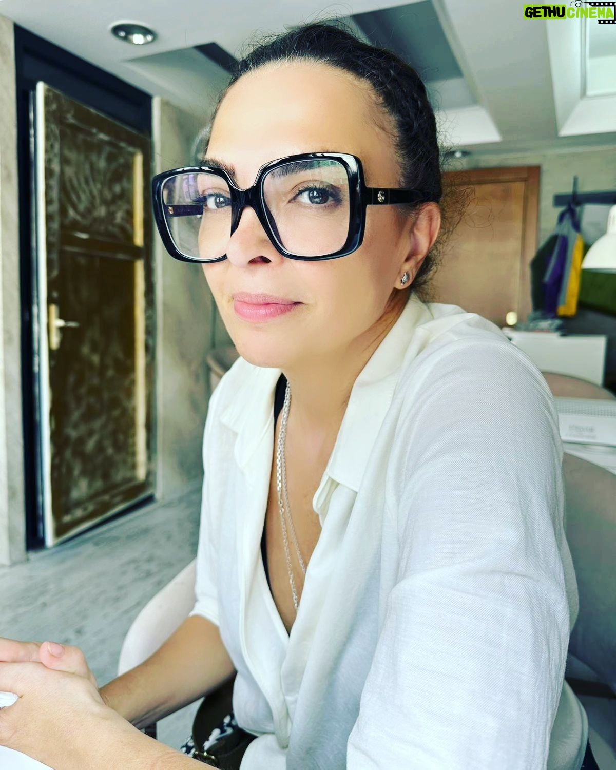 Sevil Akı Saner - 1.5K Likes - Gözlük sevdam sorgulanmasın ... yüzük,gözlük,şapkalarım ve ben 😎💚