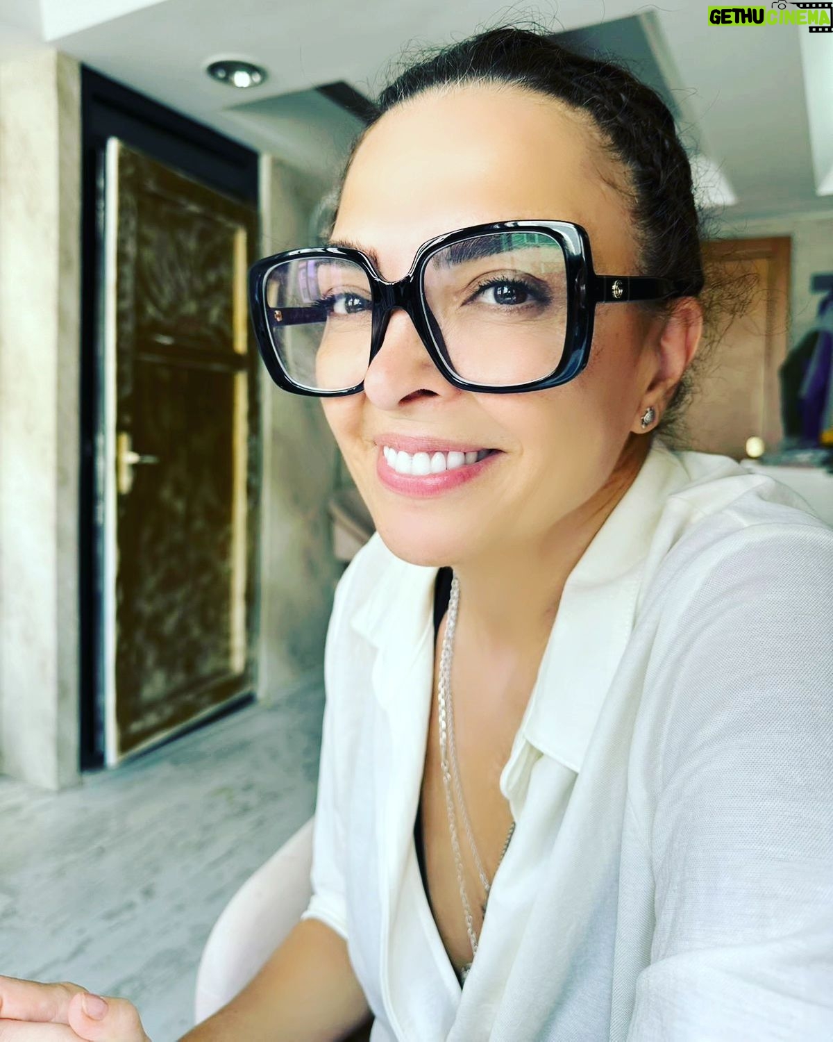 Sevil Akı Saner - 1.5K Likes - Gözlük sevdam sorgulanmasın ... yüzük,gözlük,şapkalarım ve ben 😎💚