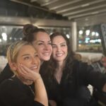 Sevil Akı Saner Instagram - Müthiş bir fotoğraf albümümüz var bizim.Sahnede,kuliste ,her bir damla gözyaşının ardındaki kahkahalarda ...sıkıntıda ,basarıda ...aşkta ...acıda ...yani tam olarak hayatın içinde ...iyi ki ...bu fotoğraflarda özlem içeren günlerin yanına konur ...hala hiç fena değiliz kızlar ,aferin bize ❤️