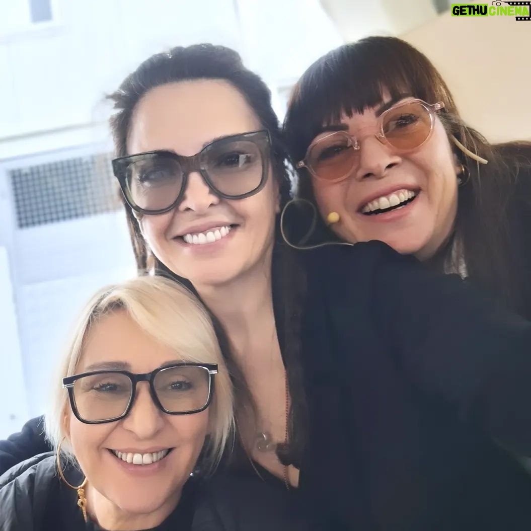 Sevil Akı Saner Instagram - Yine açıkhava provası ...yıl 2024 .. 19-20-21 Mayıs Harbiye Açıkhava da ... Bu Memleket Bizim ...#bumemleketbizim ❤️ @sehirtiyatrolari