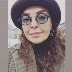 Sevil Akı Saner Instagram - Dünya ,kabına sığmayan bir çılgınlıkla dönüyor .Derin bir nefesss....Bizim havamız iyi olsun 💚