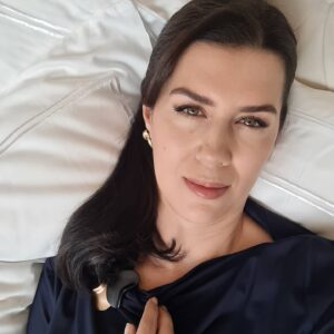 Sevinç Gürşen Kıranlı Instagram - Herkesin gönlüne taht kuran, kendi sarayında yersiz kalır .